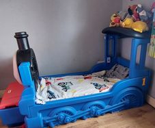 Thomas the tank engine toddler bed