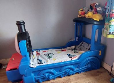 Thomas the tank engine toddler bed