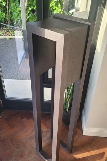Table/Stand/Pedestal