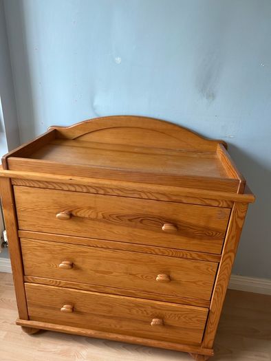 Baby changing table / chest of drawers