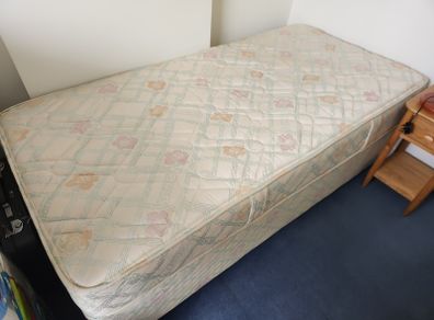Single bed mattress and base