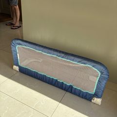 Toddler bed guard rail