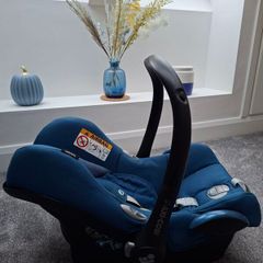 Maxi Cosi CabrioFix and Familyfix Isofix. Excellent condition