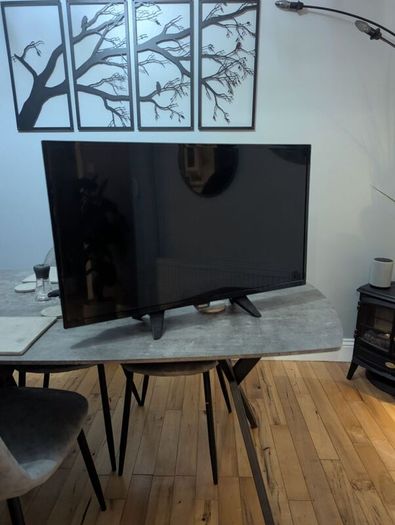 Philips 32-inch HD LED TV - excellent working condition.