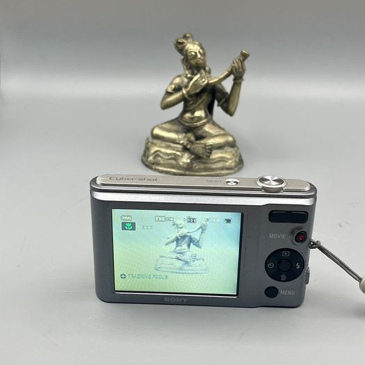 Sony Cyber-shot DSC-W810 20MP Digital Camera Silver - Full Kit - 32GB SD