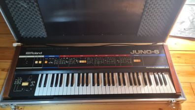 Roland Juno 6