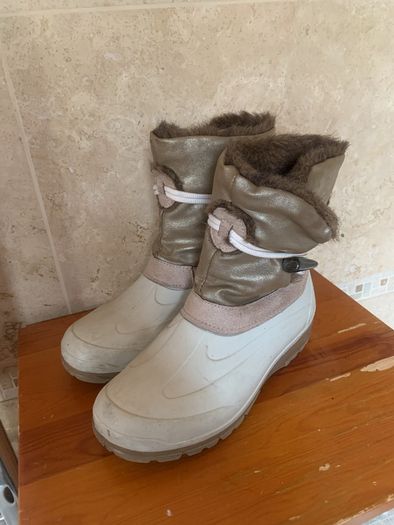 Snow Boots