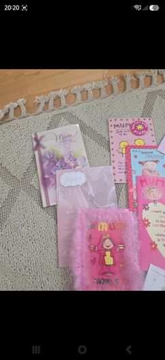 Bundle of 25 birthday cards for Mums.   No envelopes with them.