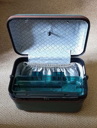 Cosmetics / jewellery storage (travel) bag