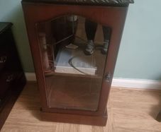mahogany cabinet / hi-fi cabinet