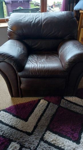Reclining 2 seater couch - 2 arm chairs