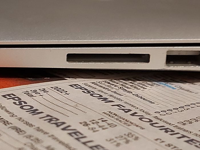 Apple MacBook Air 13 inch, Model A1369,  i5,  1,7GHz, no Ram, needs Ram, excellent cosmetic condition