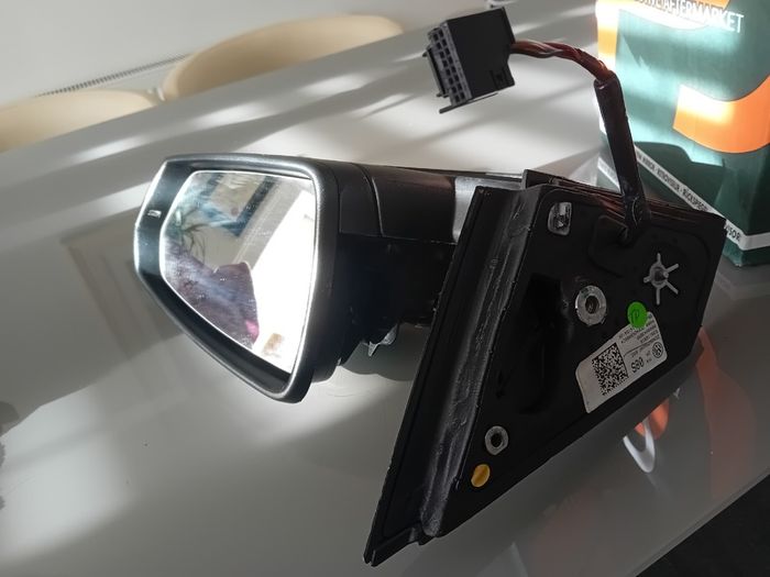 VW Mirror