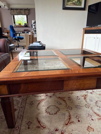 Mahogany Grandeur coffee table