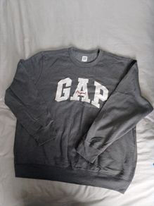 GAP sweatshirt