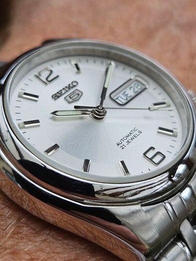 Watch Seiko 5 Automatic.