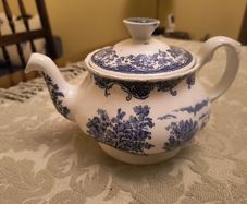 Royal Tudor Ware - Olde England Teapot.