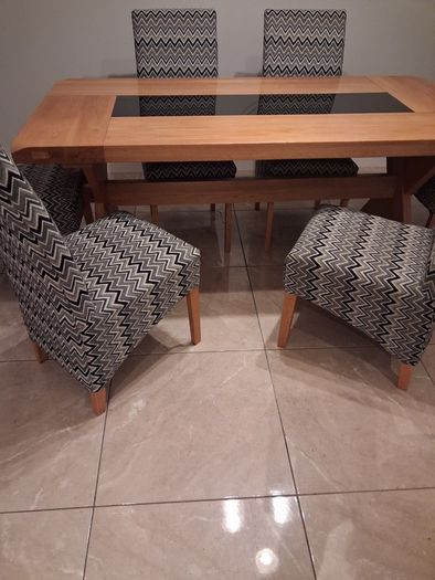 Oak dining table with black glass insert and 6 chairs