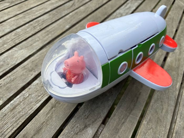 peppa pig aeroplane toy