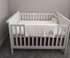 Mamas & Papas Atlas Convertible Cot/Bed & change table/dresser set - Nimbus White