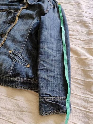 Vintage denim cotton faux fur warm lined jacket with three pockets in very good condition see last three photos for exact measurements FREE STANDARD POSTAGE INCLUDED