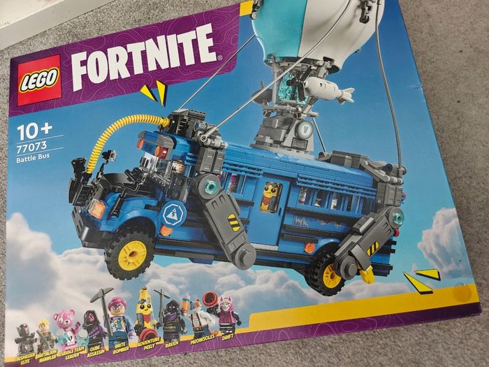 Lego Fortnite Battle Bus - BOXED NEW
