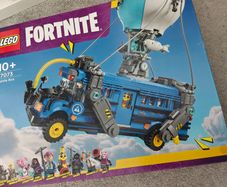 Lego Fortnite Battle Bus - BOXED NEW