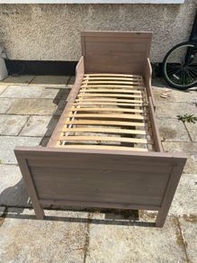 Extendable single children's bed