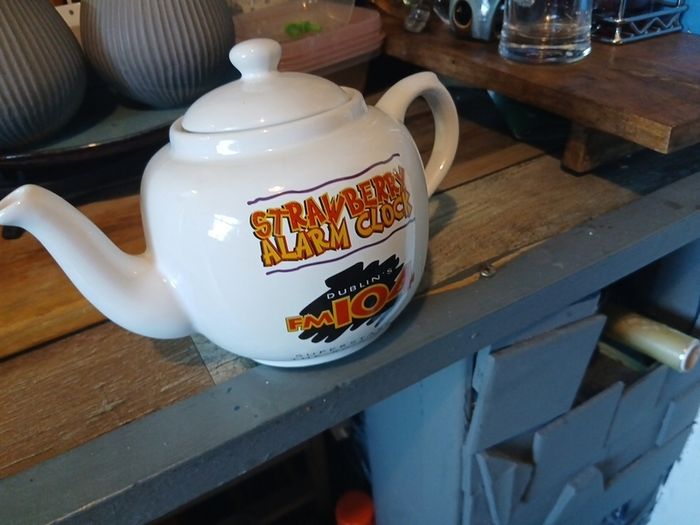 strawberry alarm clock tea pot