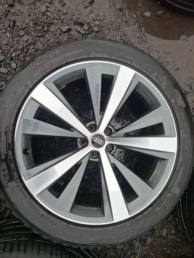 21" Genuine Audi Q8, Q7 Alloys with tyres