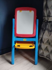 Crayola Easel Qwikflip Chalkboard and Magnetic Whiteboard