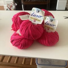 Cerise pink cotton wool 350gms