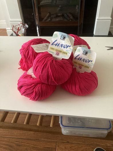 Cerise pink cotton wool 350gms