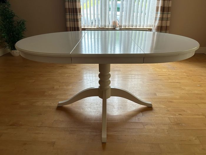 Extendable Table & Chairs