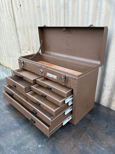 Vintage Waterloo Engineeering tool box with liners