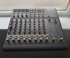 Mackie 12 channel mixer
