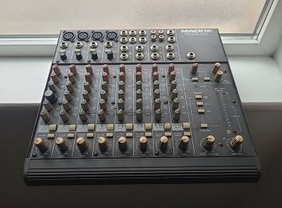 Mackie 12 channel mixer