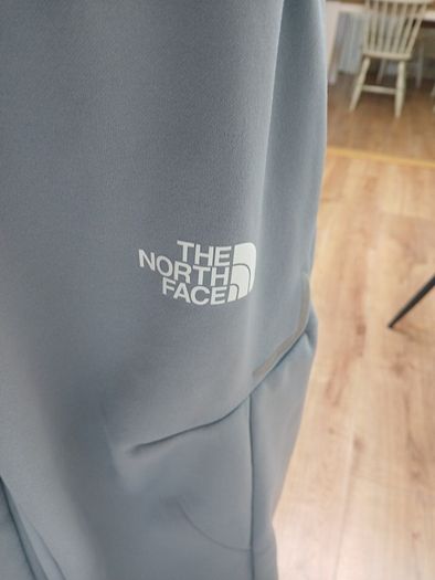 Northface mens track suit bottoms (size small)