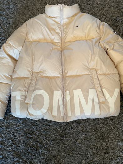 Tommy Hilfiger beige puffa jacket worn once! Like new! Age 16