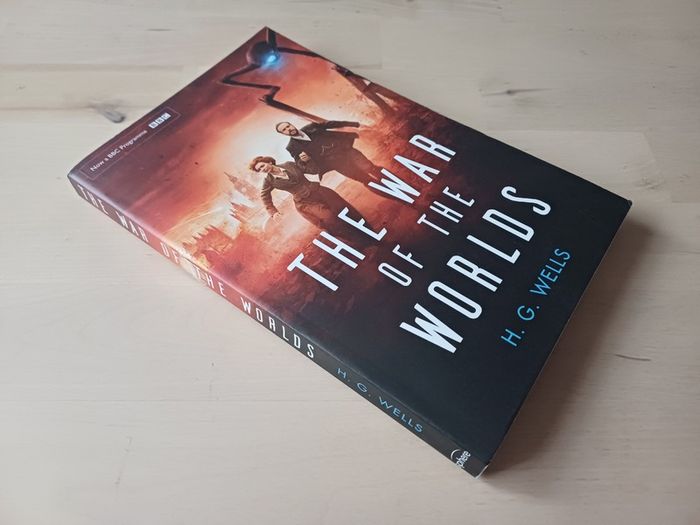 The War of the Worlds by H.G. Wells (Science Fiction Paperback 2018)