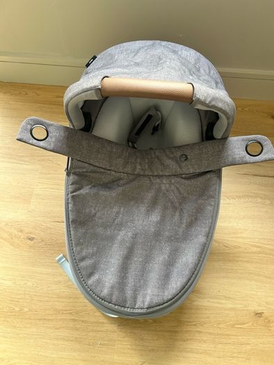 Maxi-Cosi Jade Lie-Flat Car Seat & Carrycot in Excellent Condition