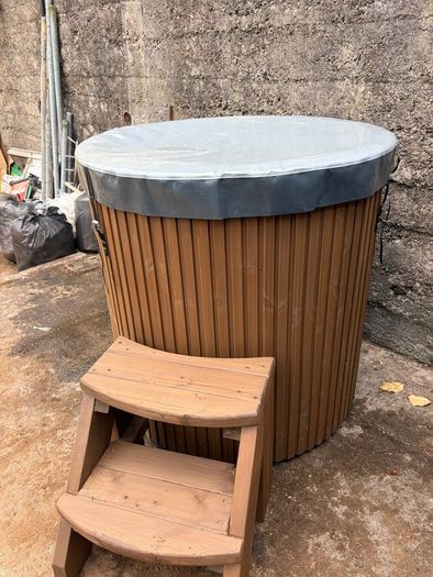 Plunge pool