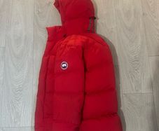 Men's Canada Goose, Armstrong,XS would fit small.
