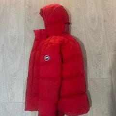 Men's Canada Goose, Armstrong,XS would fit small.