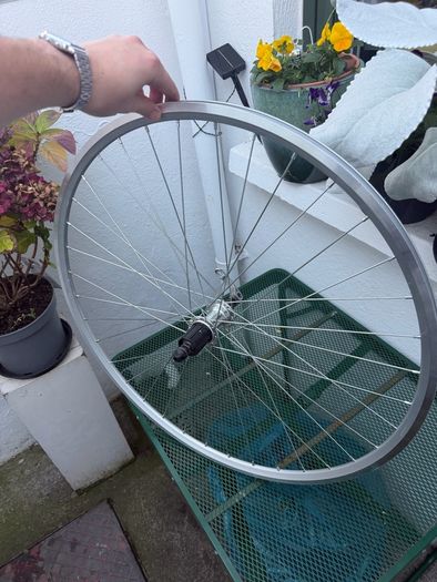 28'/700c road bike wheel
