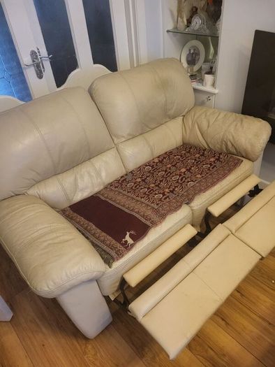 2 seater and 1 seater leather sofas both reclining