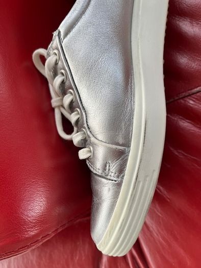 ECCO LEATHER SHOES. Ladies. EU 39 UK 6.   Colour Muted Aluminium Silver. Total comfort. 120 euro new. In very good lightly used condition.