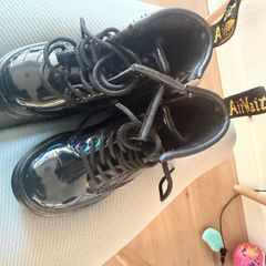 Child shoes size 6uk