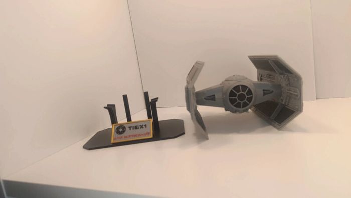 Darth Vaders TIE Advanced X1
