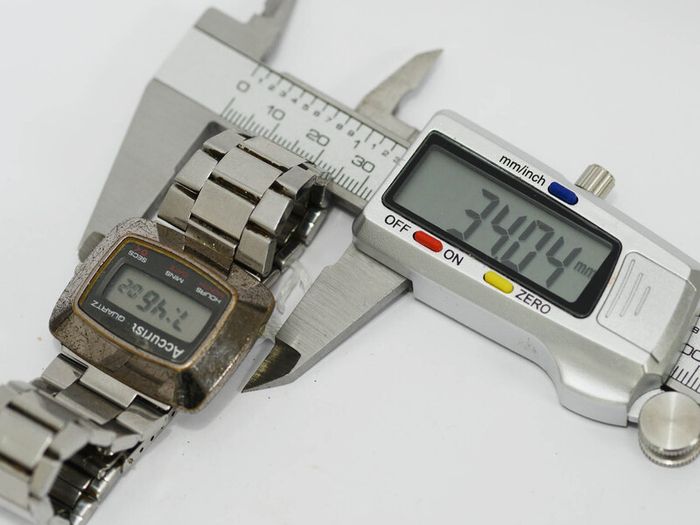 Vintage Accurist LCD Quartz Watch